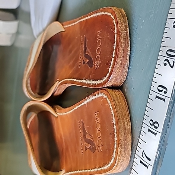 Paul Mayer white leather slip on sandles. 9.5 B. Made in Spain. - Picture 5 of 7